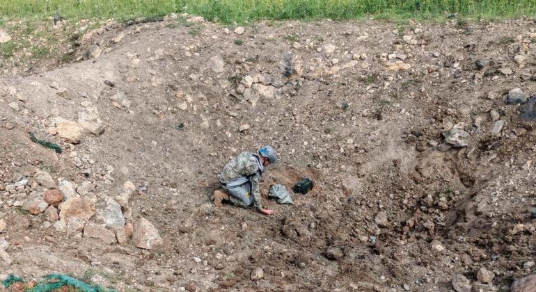 2025年4月以来,中国扫雷工兵在联合国1-32A号阵地协助意大利“营区围栏维修”施工区域扫雷。