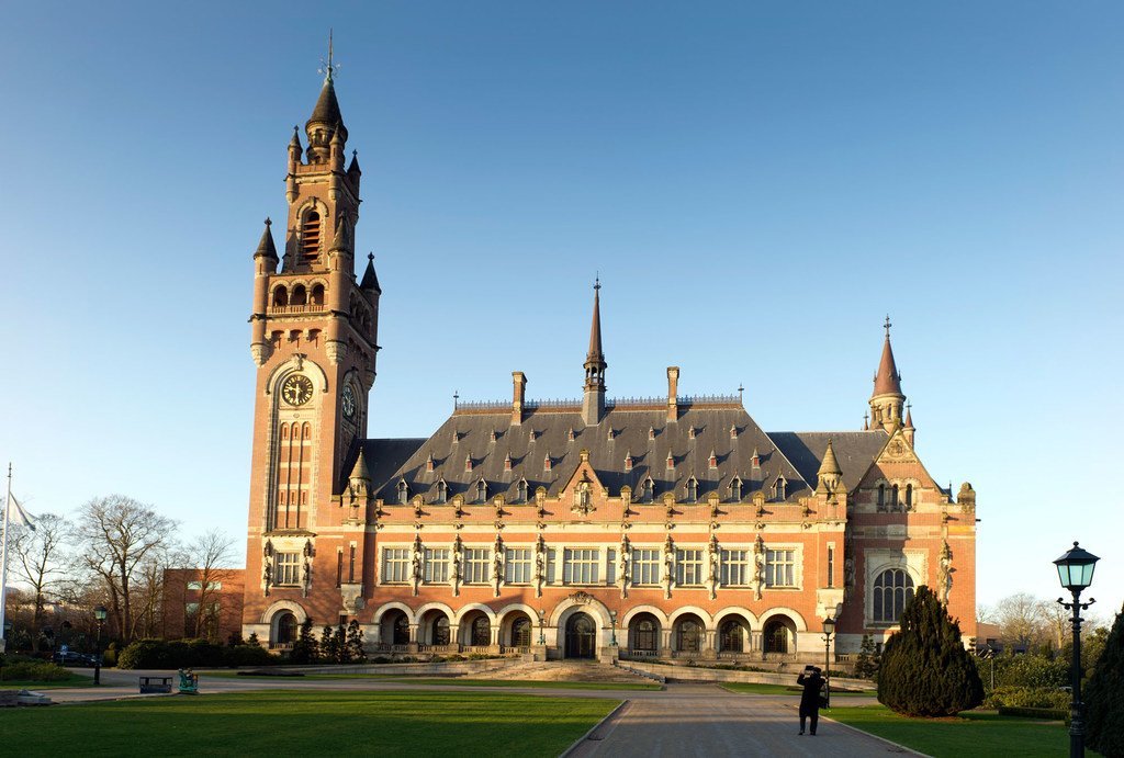 Vue extérieure du Palais de la Paix à La Haye (Pays-Bas), siège de la Cour internationale de Justice depuis 1946.