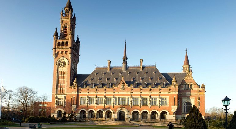 منظر خارجي لقصر السلام في لاهاي (هولندا)، مقر محكمة العدل الدولية منذ عام 1946.