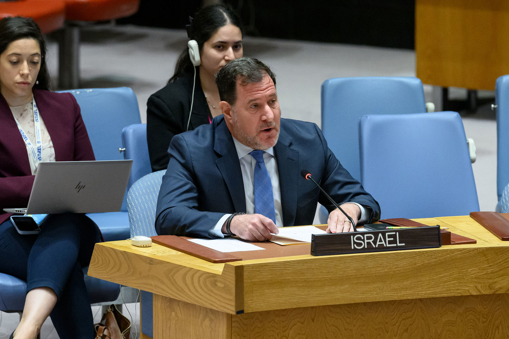 بريت جوناثان ميلر، نائب المندوب الدائم لإسرائيل، يتحدث في اجتماع لمجلس الأمن United Nations .