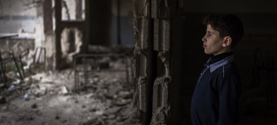 ? UNICEF/Diego Ibarra S¨¢nchez/MeMo. A young boy stands amid the ruins of a classroom in Douma destroyed during the Syrian civil war. ? UNICEF/Diego Ibarra S¨¢nchez/MeMo. A young boy stands amid the ruins of a classroom in Douma destroyed during the Syrian civil war.