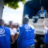 Сотрудники ООН доставляют гуманитарную помощь в Гаити. 