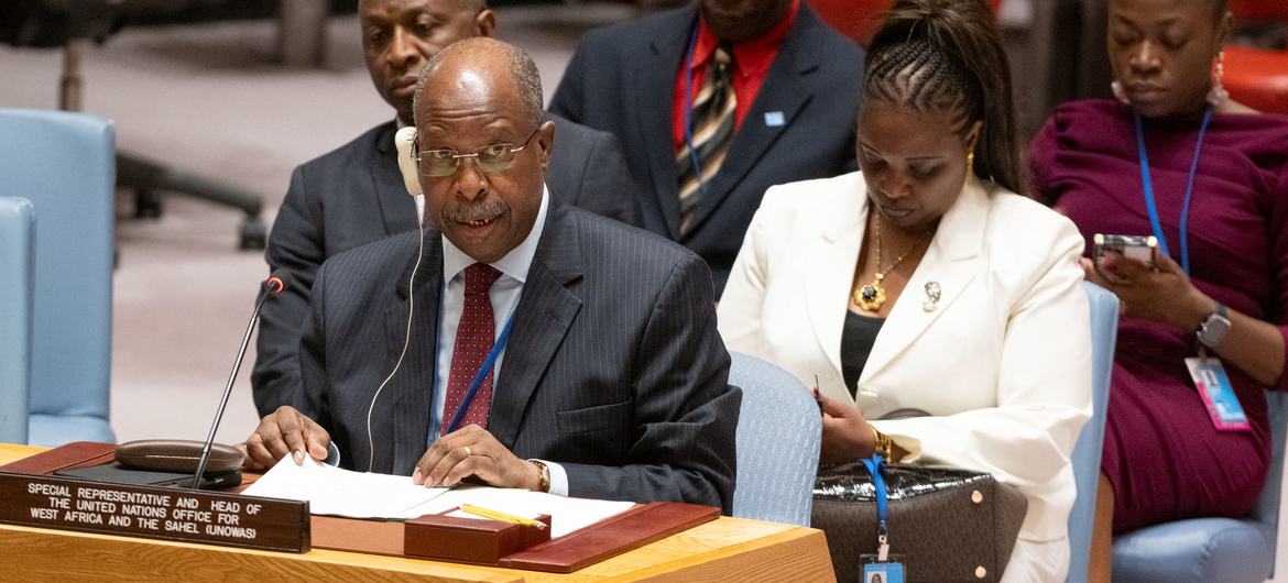 ليوناردو سانتوس سيماو، الممثل الخاص ورئيس مكتب الأمم المتحدة لغرب إفريقيا والساحل، يلقي كلمة في وقت سابق أمام مجلس الأمن الدولي