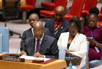ليوناردو سانتوس سيماو، الممثل الخاص ورئيس مكتب الأمم المتحدة لغرب إفريقيا والساحل، يلقي كلمة أمام مجلس الأمن الدولي