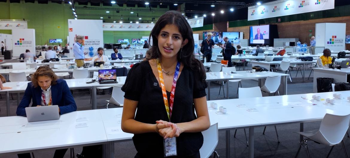 إيفون بجاني، شابة لبنانية، ناشطة في مجال التنمية تشارك في المؤتمر الدولي الرابع حول تمويل التنمية، الذي انعقد مؤخرا في مدينة إشبيلية الإسبانية.