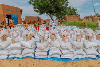 Food is being distributed to people in Soucoutane, Niger.