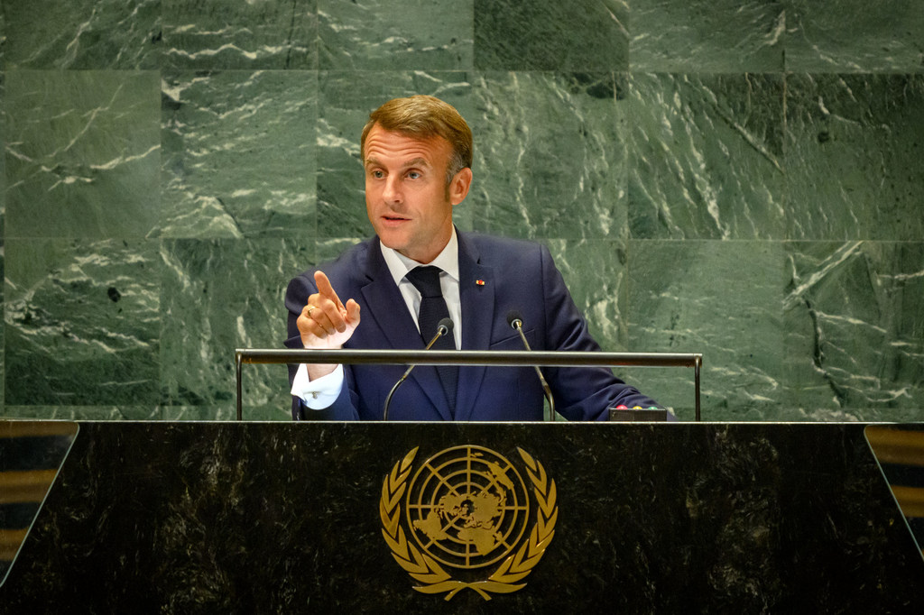 Президент Франции обращается к делегатам Генеральной Ассамблеи.