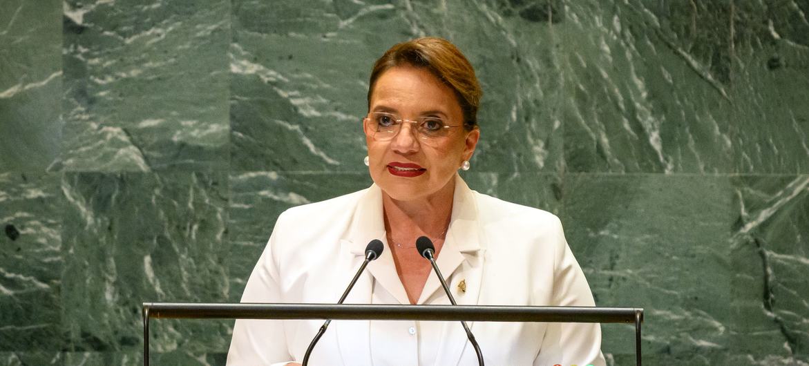 洪都拉斯总统希奥马拉·卡斯特罗在联合国大会第七十九届会议一般性辩论上发表讲话。