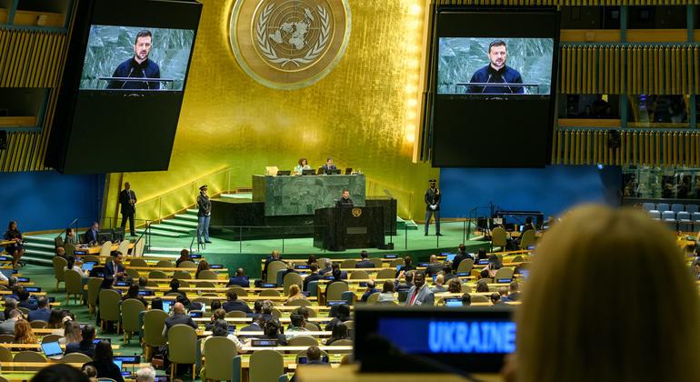 زيلينسكي يتهم روسيا بالتخطيط لشن هجمات على المنشآت النووية الأوكرانية