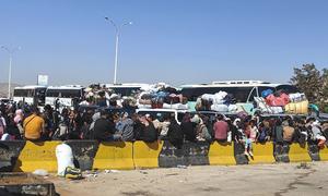 Since the intensification of the Israeli bombings in Lebanon, thousands of people have crossed into Syria. 