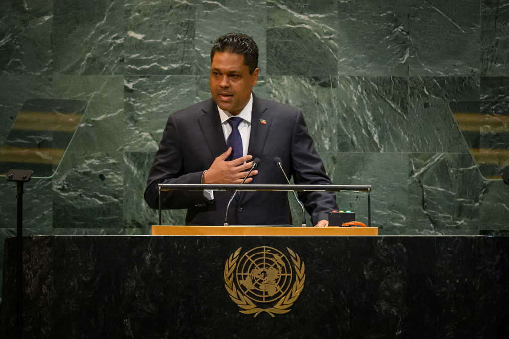 Anthony Franck Laurent Saint Cyr, Rais wa Baraza la Rais la Mpito la Haiti akihutubia mjadala mkuu wa kikao cha themanini cha Baraza Kuu.