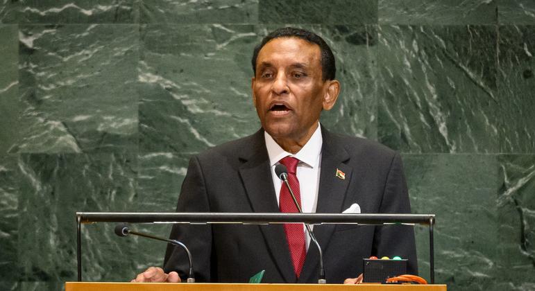 رئيس الوزراء الانتقالي في السودان يدعو إلى "وقف تدفق الأسلحة" إلى قوات الدعم السريع