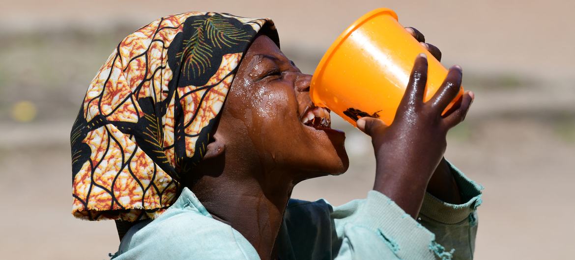 190 millions d’enfants vivant dans 10 pays africains courent des risques extrêmement élevés en raison de la convergence de trois menaces liées à l’eau.