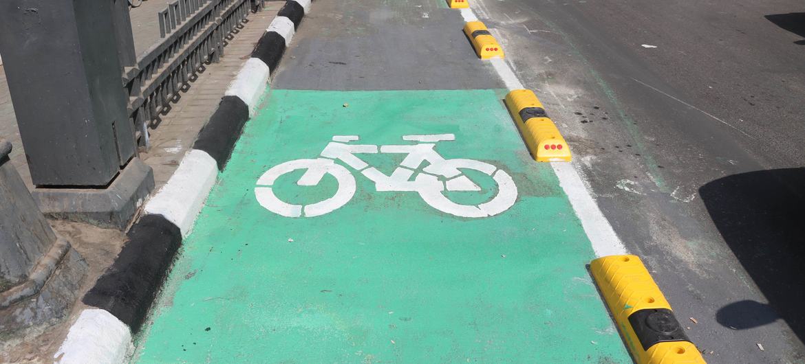 Une piste dédiée aux cyclistes sur la rue Talaat Harb, dans le centre du Caire.