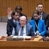 L'Ambassadeur Vassily Nebenzia, Représentant permanent de la Fédération de Russie auprès des Nations Unies, votant contre un projet de résolution sur Gaza présenté par les Etats-Unis.