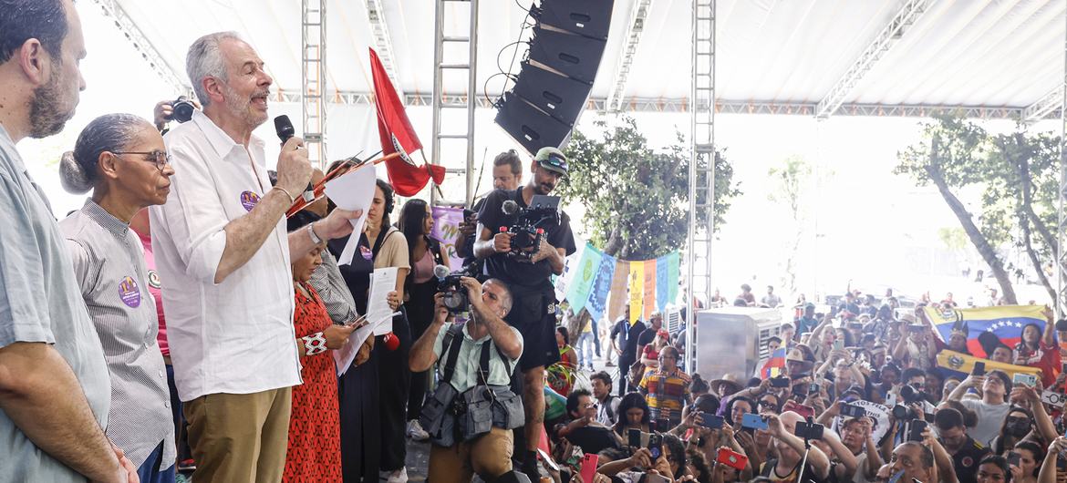 The president of COP30, Ambassador André Corrêa do Lago, gives a speech during the closing of the People's Summit.