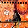 一群女性涂鸦艺术家在危地马拉城绘制橙色壁画，以支持联合国妇女署和16日运动。