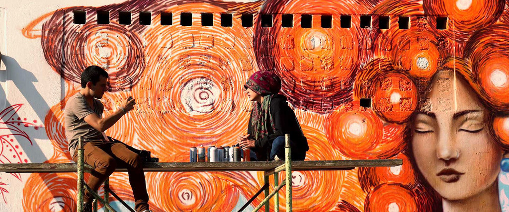 Un grupo de grafiteras pintó murales naranjas en Ciudad de Guatemala en apoyo a ONU Mujeres y a la campaña ÚNETE para poner fin a la violencia contra las mujeres.