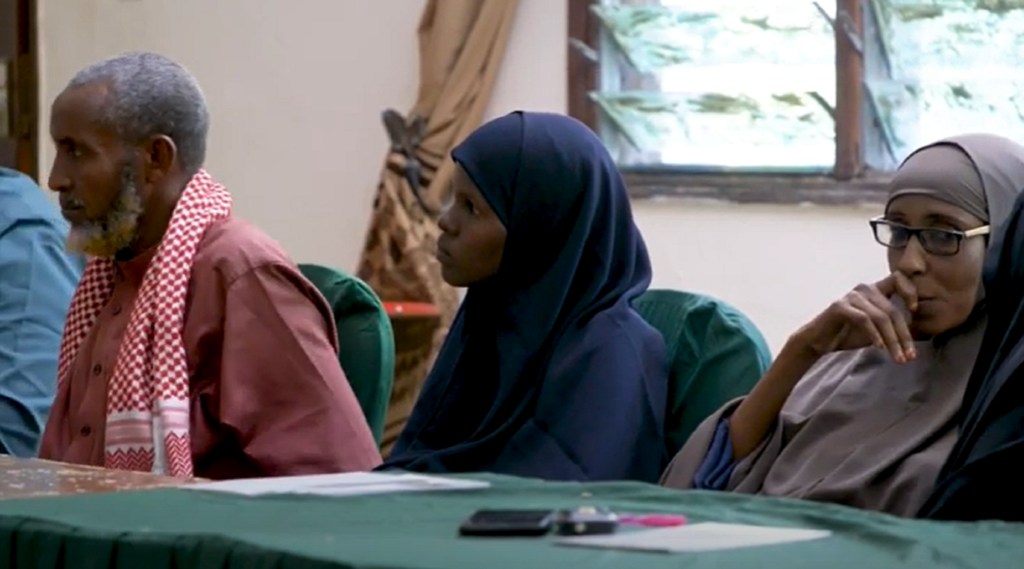 Washiriki wa warsha kuhusu masuala ya misimamo mikali huko kambi ya wakimbizi ya Daadab nchini Kenya.