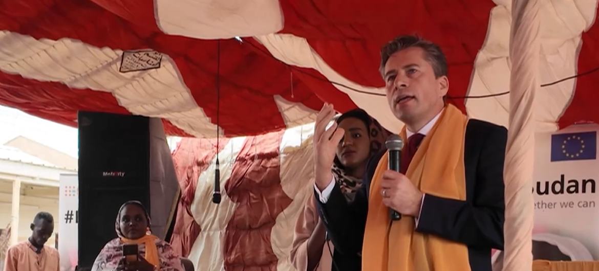 توم فليتشر، وكيل الأمين العام للشؤون الإنسانية ومنسق الإغاثة في حالات الطوارئ (أوتشا) زار السودان قبل وصوله إلى تشاد.