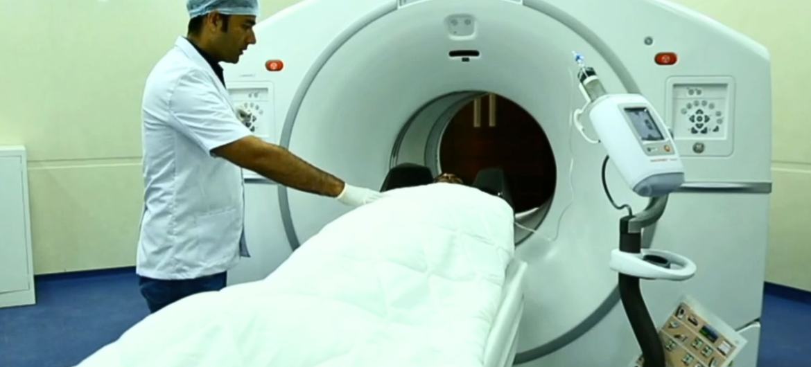 अर्जुन द्वारा विकसित हल्के और ऊर्जा-कुशल MRI स्कैनर अब मुंबई और असम के कैंसर अस्पतालों में इस्तेमाल हो रहे हैं, जिससे लाखों भारतीयों के लिए जाँच अधिक सुलभ और किफ़ायती हो रही है.