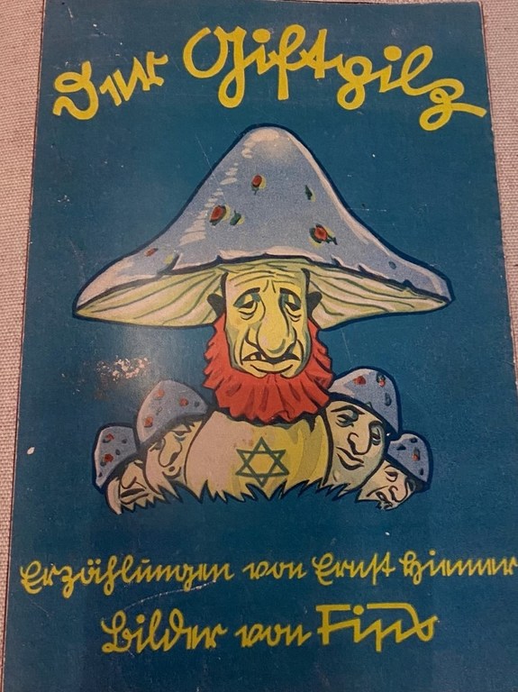 Copia de “Der Giftpilz” (El hongo venenoso), un libro infantil antisemita, en exhibición en la sede de la ONU.