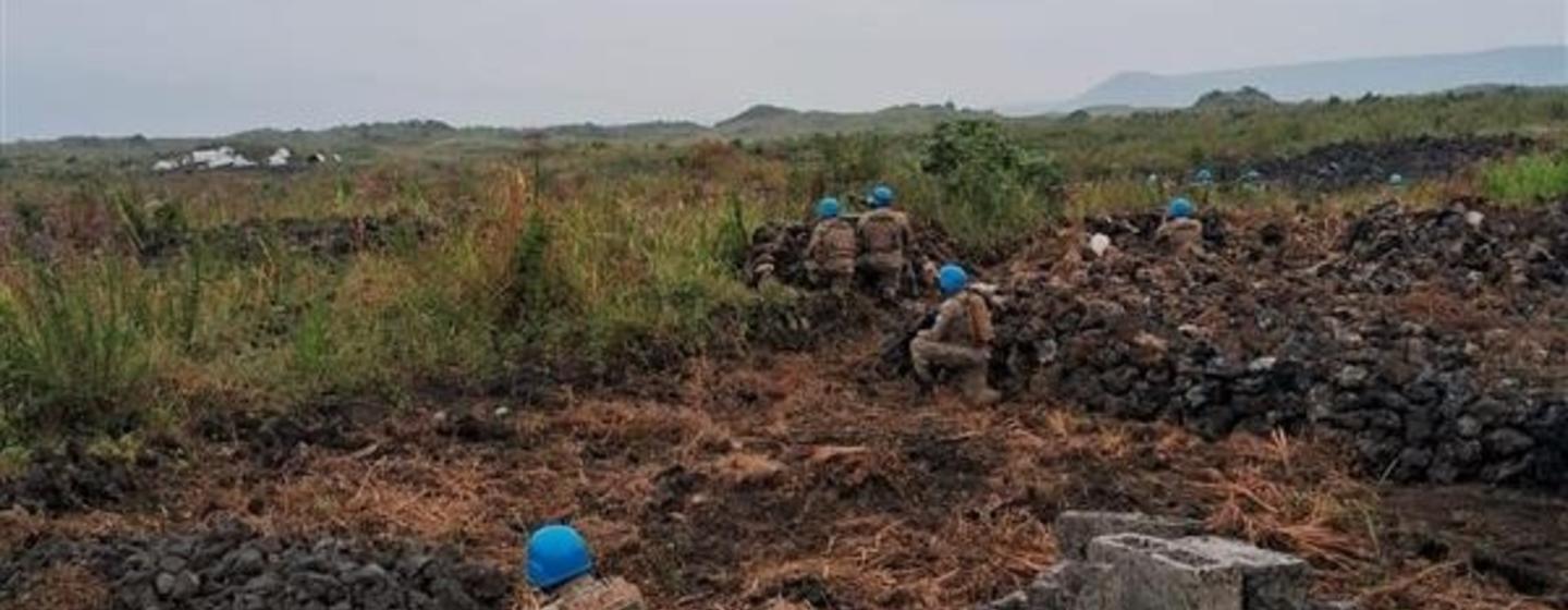 Les Casques bleus de la MONUSCO maintiennent leurs positions en soutien aux forces armées de la RDC pour repousser le M23 et protéger les civils dans l'est du pays.