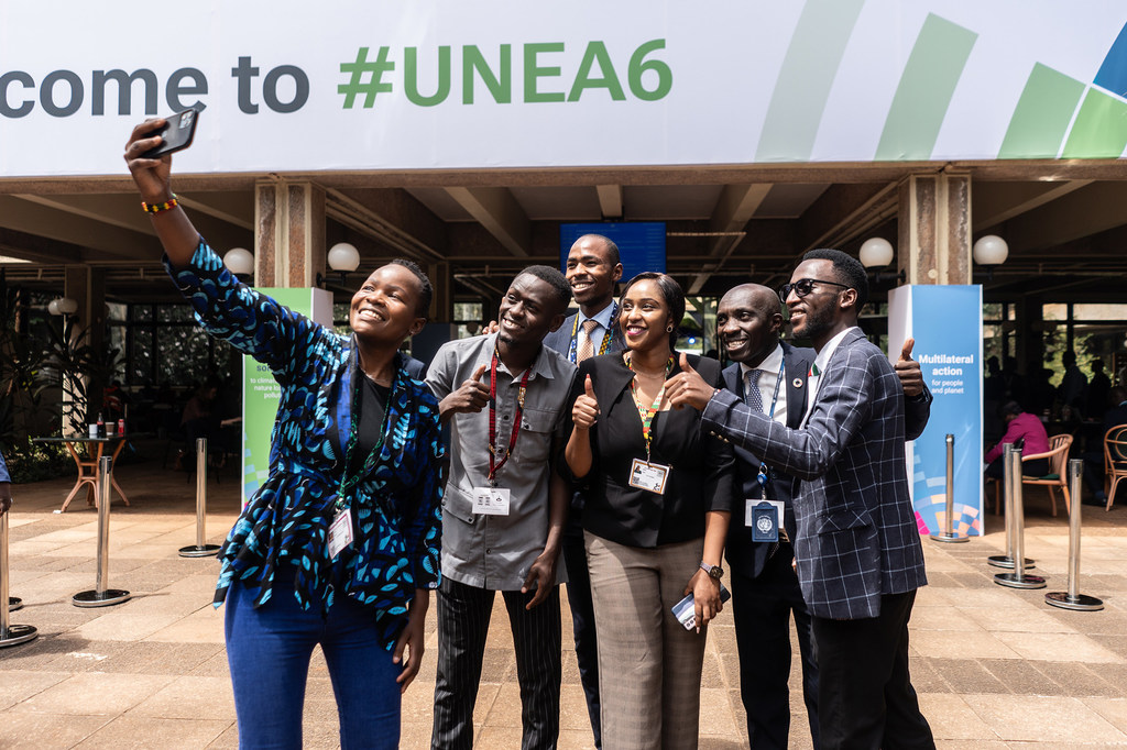 Delegados chegando para a abertura da sexta sessão da Assembleia das Nações Unidas para o Meio Ambiente (UNEA-6) em Nairóbi, Quênia, em 26 de fevereiro de 2024