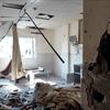 ग़ाज़ा के ख़ान यूनिस में स्थित अल-अमाल अस्पताल का कुछ हिस्सा, बमबारी में क्षतिग्रस्त हुआ है. 