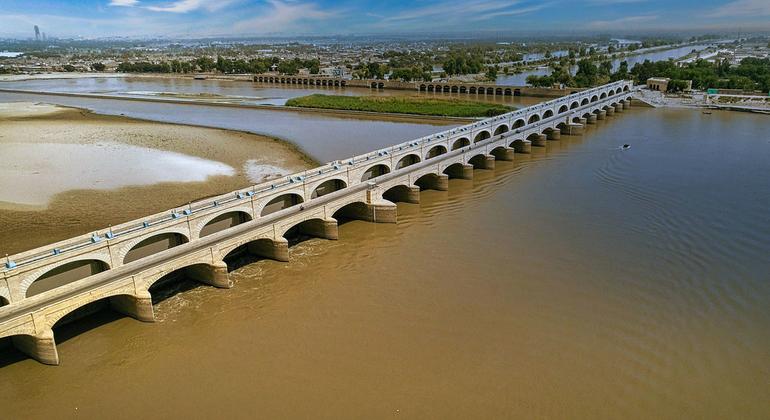 A barragem construída sobre o rio Indo, no Paquistão