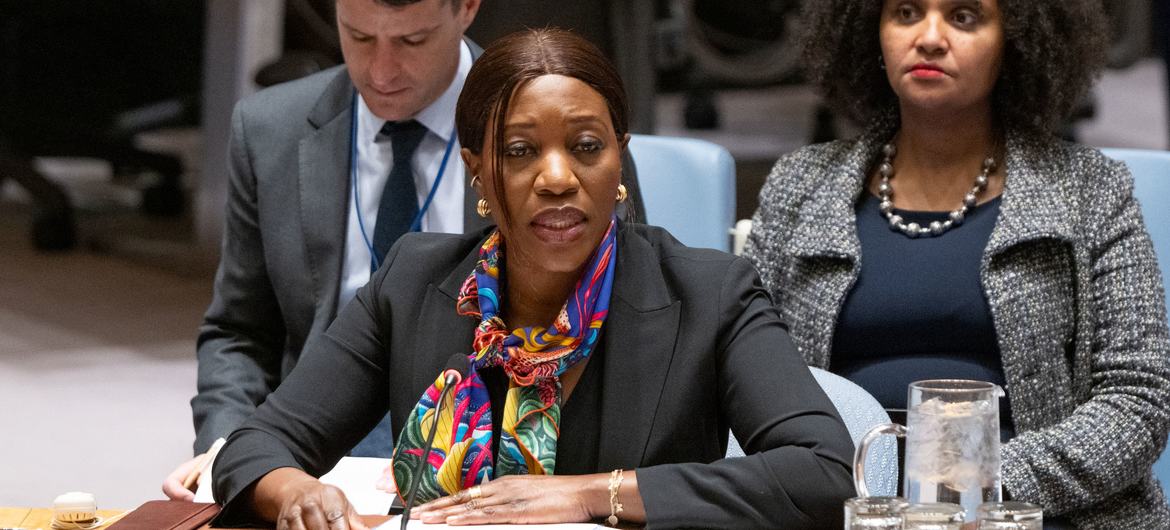 Представительница Управления по координации гуманитарных вопросов (УКГВ) Эдем Восорну на заседании Совбеза.