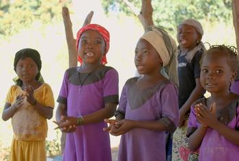 Wanakikundi nchini Chad watumia faida ya biashara yao kuanzisha shule.
