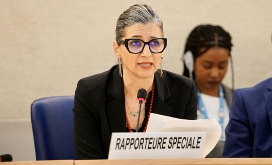 Francesca Albanese, Rapporteure spéciale sur la situation des droits de l'homme dans les territoires palestiniens, prononce une allocution lors de la 55e session du Conseil des droits de l'homme des Nations Unies à Genève.