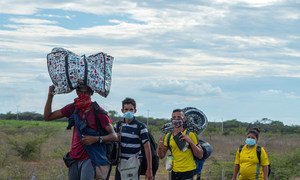 Venezuelan refugees make their way to the Colombian border town of La Guajira.