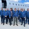 صورة من الأرشيف: رافاييل غروسي، المدير العام للوكالة الدولية للطاقة الذرية (في الوسط) يغادر مع فريق من خبراء السلامة والأمن والضمانات في مهمة إلى محطة تشيرنوبل للطاقة النووية في أوكرانيا.