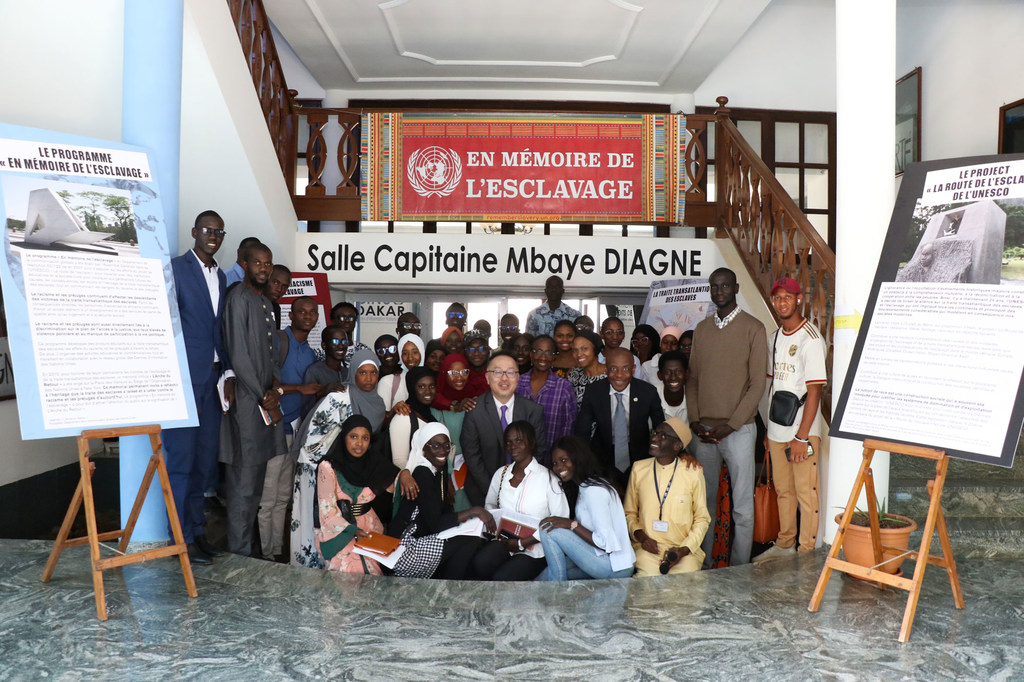 Le Centre d'Information des Nations Unies à Dakar a organisé un événement éducatif le 24 avril pour se souvenir des victimes de l'esclavage et de la traite transatlantique des esclaves.