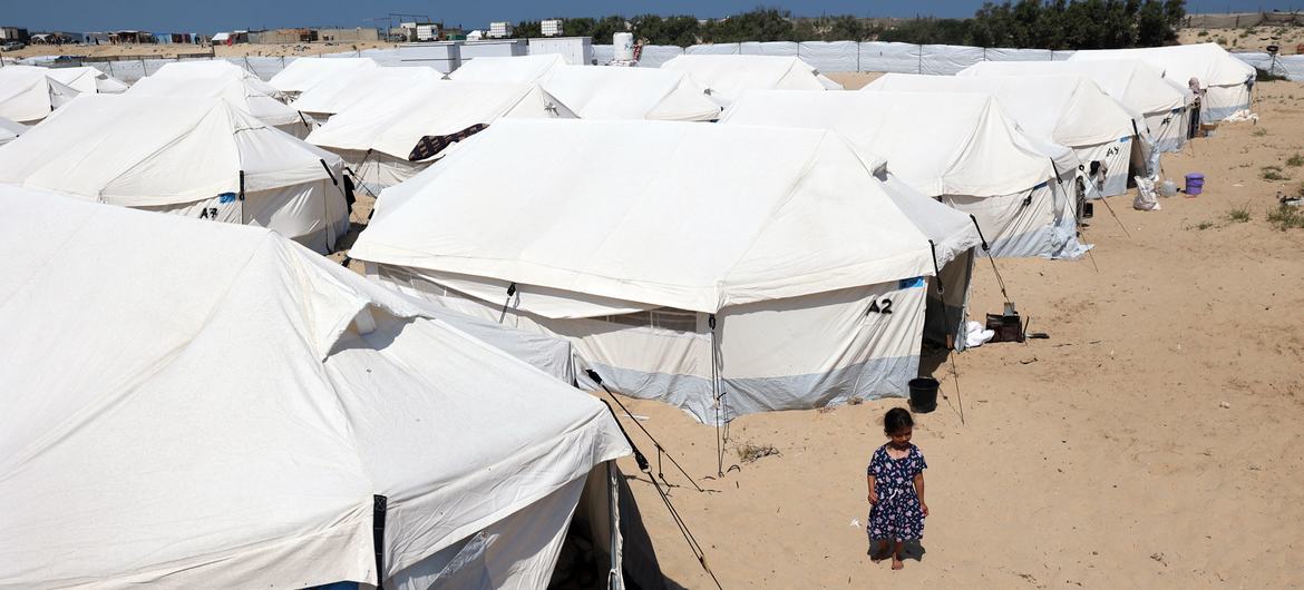 Muitos habitantes de Gaza estão agora vivendo em tendas em Rafah, no sul de Gaza.