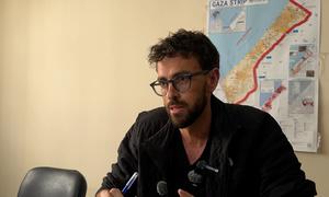  Jonathan Whittall, Head of UN OCHA's Office for the Occupied Palestinian Territory, speaks with journalists in Gaza.