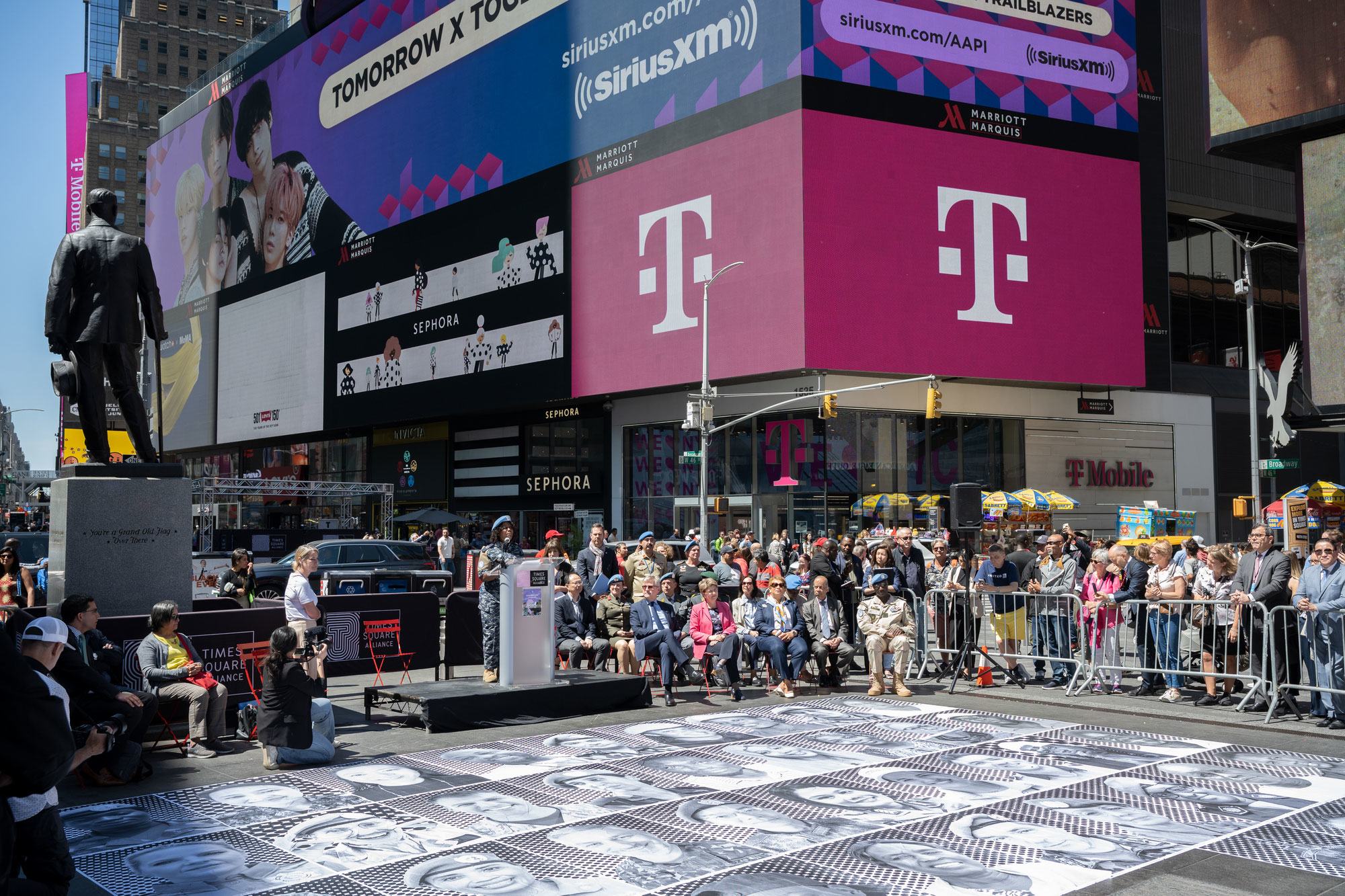 Walinda amani wakienziwa Time Square jijini New York Marekani