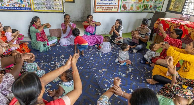 आरम्भ कार्यक्रम एक अनोखा प्रयास है, जो माता-पिता और बच्चों के बीच सम्बन्धों को मज़बूत करने में मदद करता है. आरम्भ कार्यक्रम एक अनोखा प्रयास है, जो माता-पिता और बच्चों के बीच सम्बन्धों को मज़बूत करने में मदद करता है.