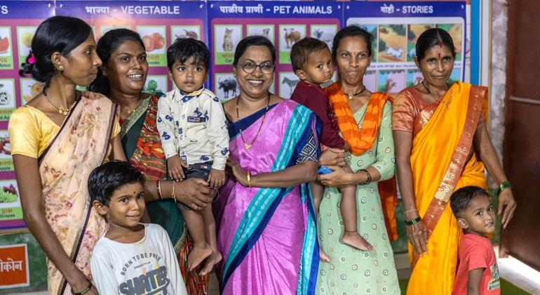 आरम्भ कार्यक्रम ने सभी परिवारों को सभाओं के जरिए एकजुट करके, पालन-पोषण को सामूहिक ज़िम्मेदारी बना दिया. आरम्भ कार्यक्रम ने सभी परिवारों को सभाओं के जरिए एकजुट करके, पालन-पोषण को सामूहिक ज़िम्मेदारी बना दिया.