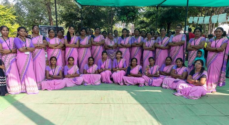 117000 आंगनवाड़ी कार्यकर्ताओं और 2850 पर्यवेक्षकों ने अपने मज़बूत कंधों पर आरम्भ कार्यक्रम को चलाने और घर-घर जागरूकता बढ़ाने की ज़िम्मेदारी ली है.