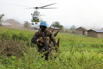 联合国维和人员在刚果民主共和国东部的穆特万加巡逻。