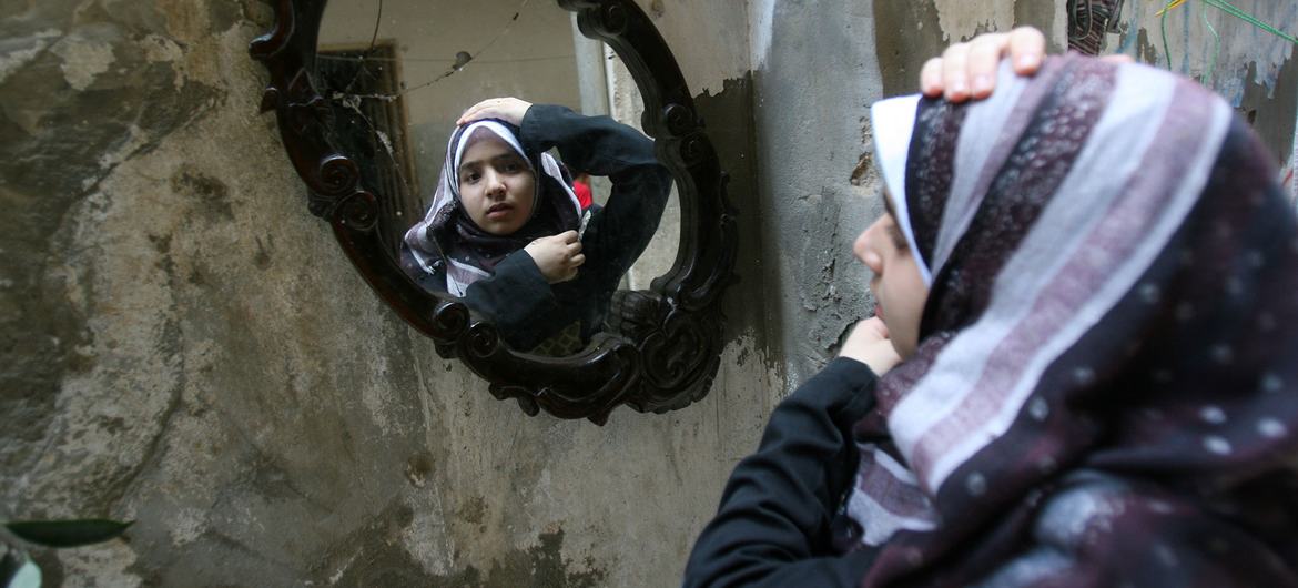 Una chica de 15 años en su casa en la Franja de Gaza.