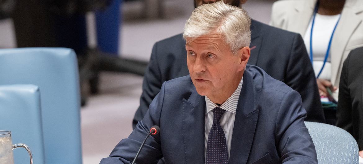 Жан-Пьер Лакруа, заместитель Генерального секретаря по миротворческим операциям, докладывает на заседании Совета Безопасности о ситуации в Центральноафриканской Республике.