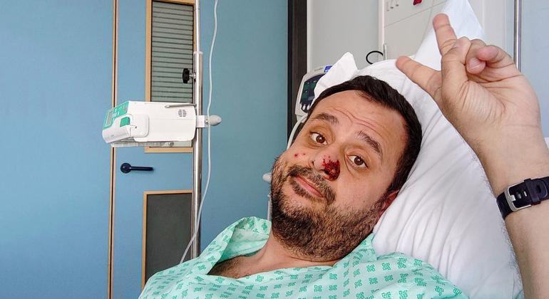 رجل يتعافى من مرض جدري القردة في مستشفى في لندن، المملكة المتحدة.