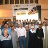 صورة جماعية لمزارعي المدارس الحقلية بالوادي الجديد مع رئيس الجامعة وممثل الفاو في مصر خلال حفل التخرج.
