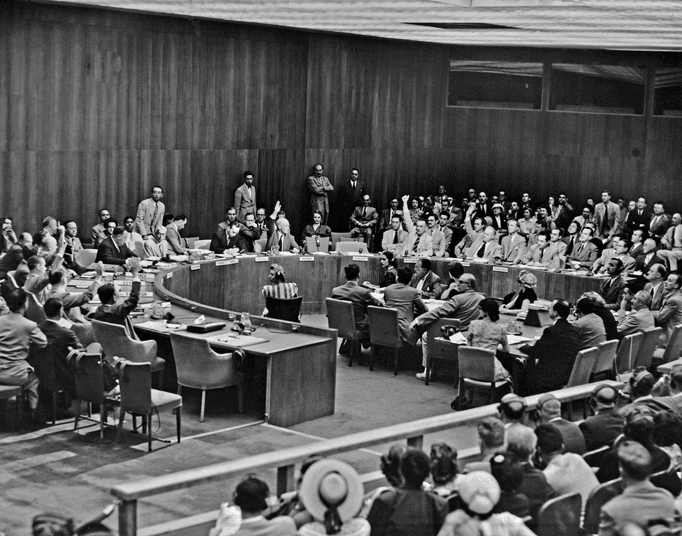 جلسة مجلس الأمن التي قادت إلى تبني الجمعية العامة قرارها التاريخي "متحدون من أجل السلام" في عام 1950.