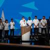 معصومہ علی زادہ، شیف ڈی مشن برائے مہاجرین اولمپک ٹیم، پیرس 2024 اولمپک گیمز کے 142ویں IOC سیشن کے دوران Palais des Congrès میں ٹیم کو پیش کر رہی ہے۔