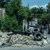 Kizuizi kwenye barabara huko Port-au-Prince, Haiti, ambapo barabara zimedhibitiwa na magenge.